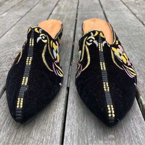 Vintage Black Velvet Metallic Gold Embroidered Ornate Handmade Babouche Mules - Picture 8 of 16